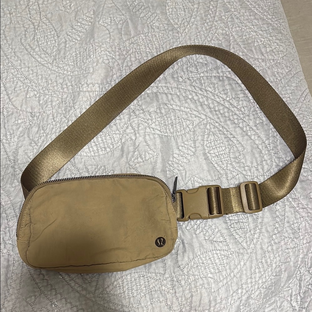 Lululemon Athletica Olive Belt Bag with Adjustable Strap